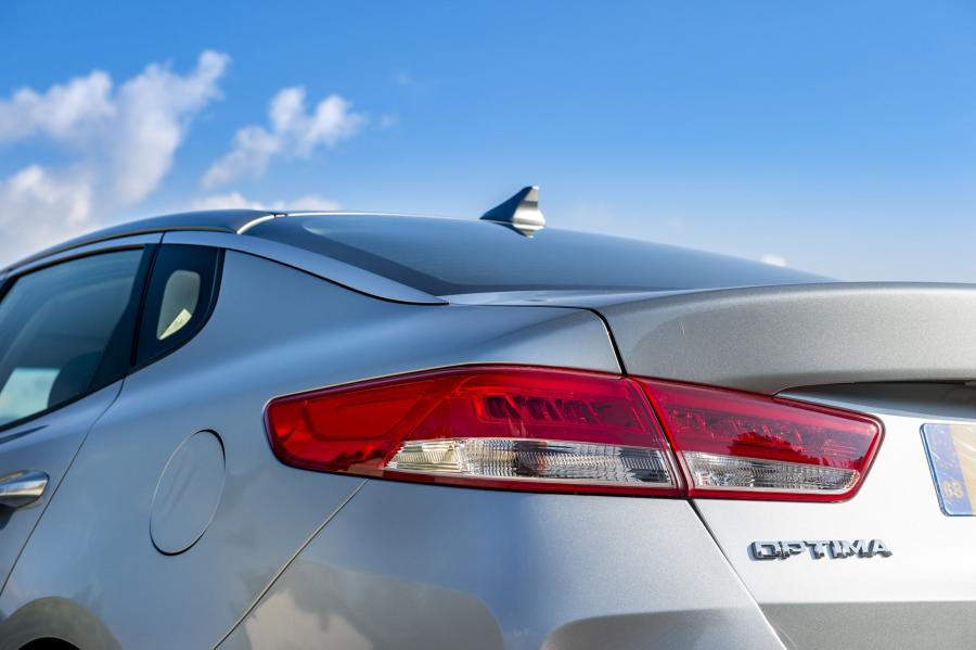 Детали экстерьера Kia Optima Plug-In Hybrid 2016 года  (UK) (фото 34 из 35)
